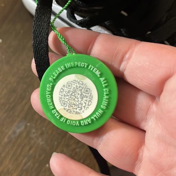 Jordan 1 Retro High OG 'Royal Toe', stock X verified tagged, barely used if ever - Picture 8 of 9